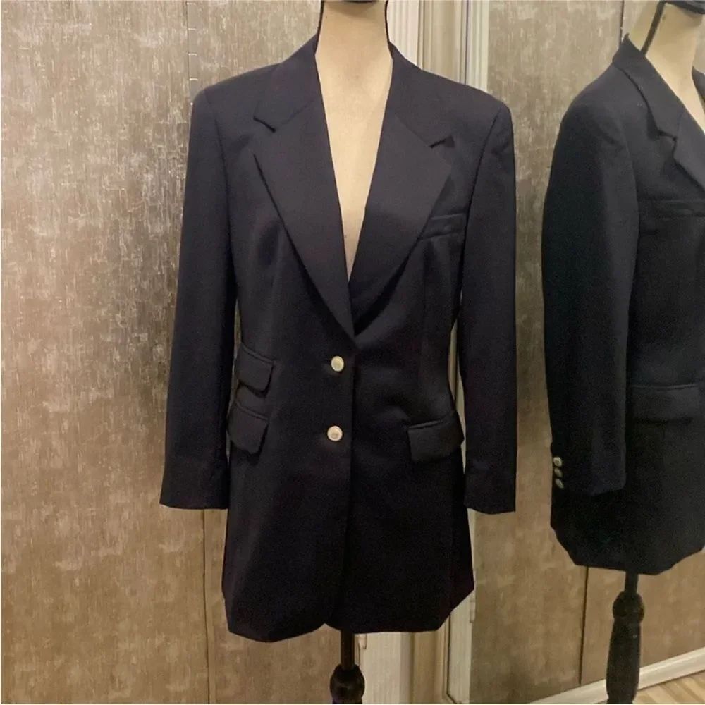 Escada 100% wool Classic Blazer with Structured Shoulders and Notched Lapels